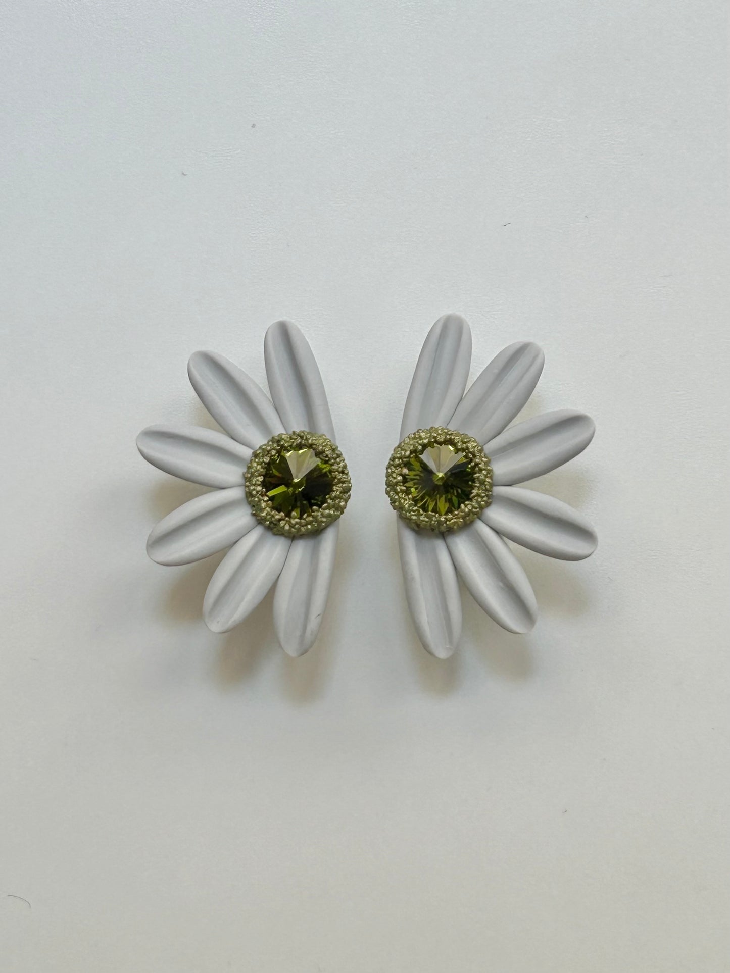 PENDIENTES DAISY PARTY GRIS LIMITED EDITION