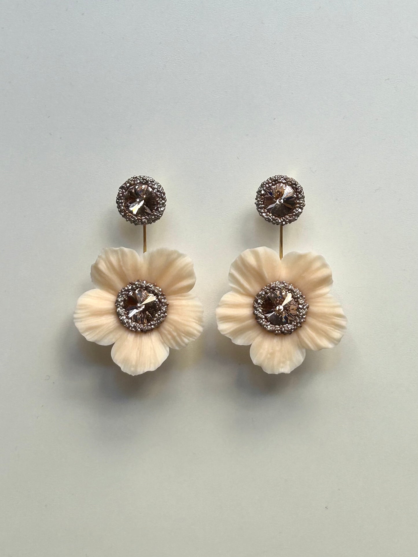 PENDIENTES ANÉMONA BEIGE